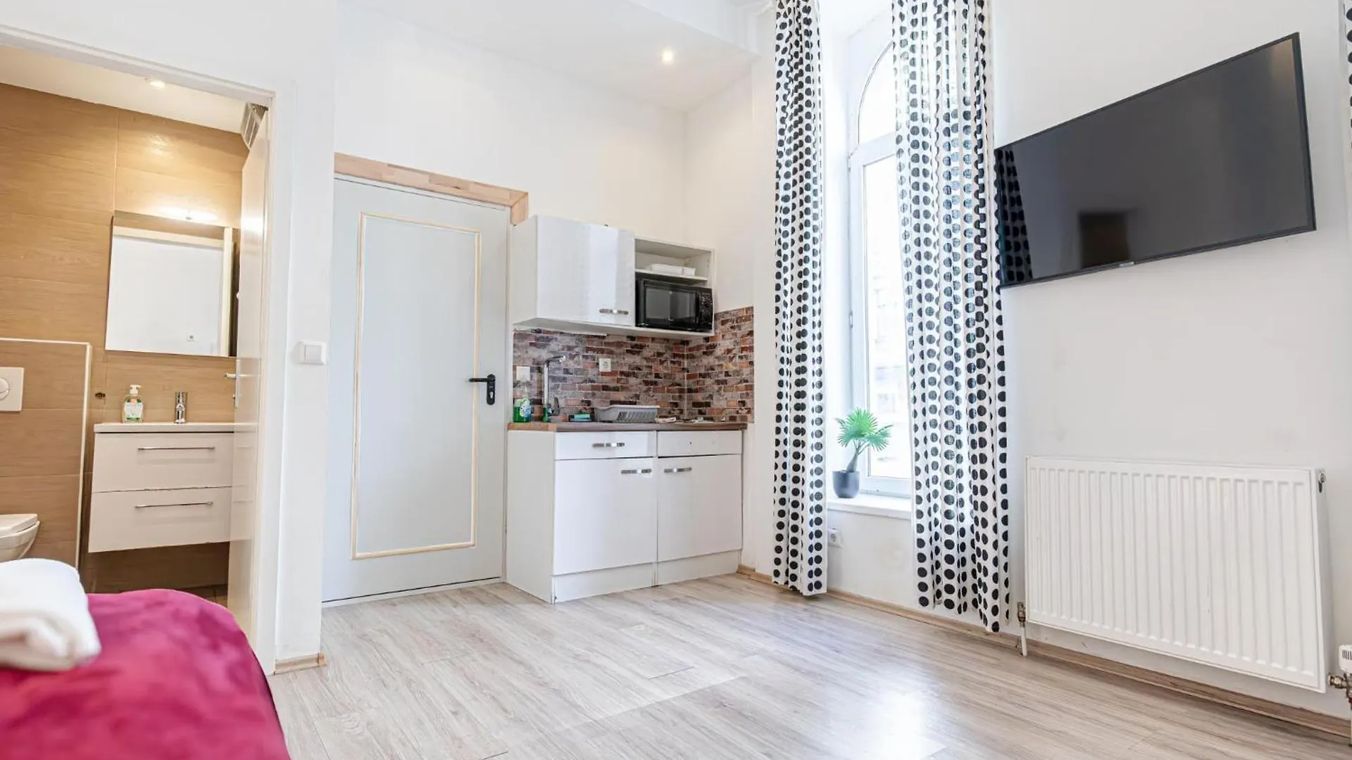 Apartament Sleek Studio Apt - Suitable For Longstays Wiedeń
