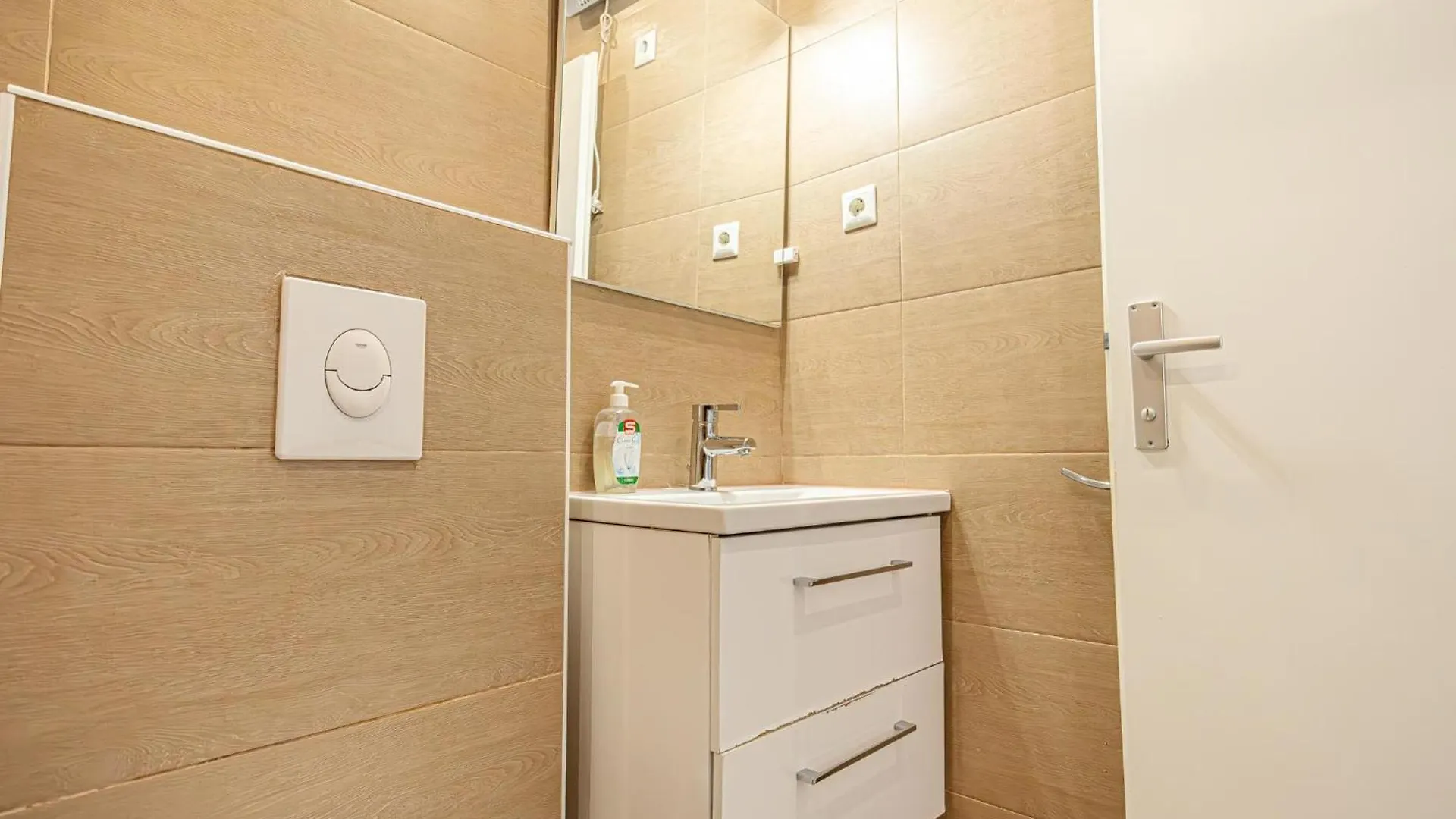 Sleek Studio Apt - Suitable For Longstays Wiedeń Austria
